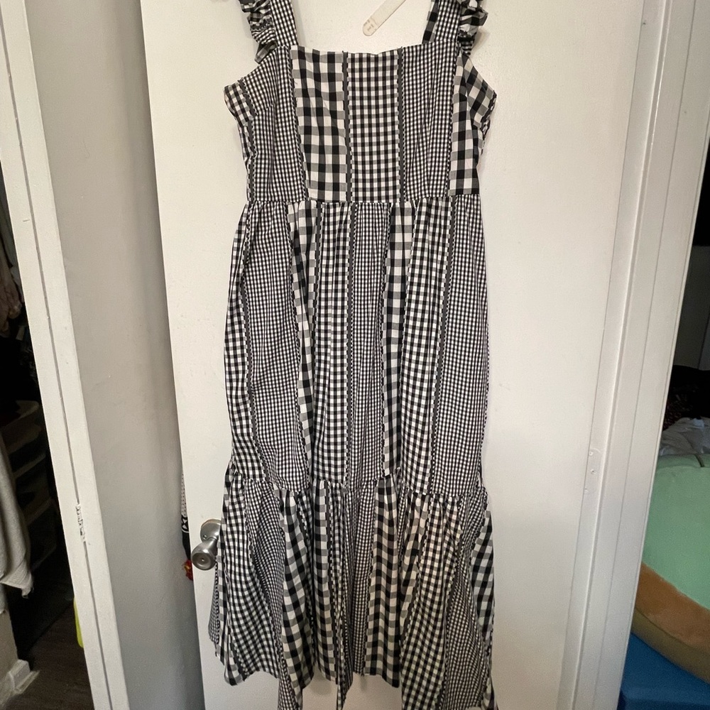 B&w gingham summer dress, ruffle sleeves